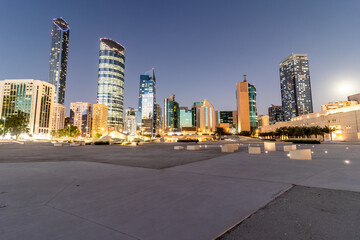 Evening view of skyscraper in Abu Dhabi downtown, United Arab Emirates. - 762771993
