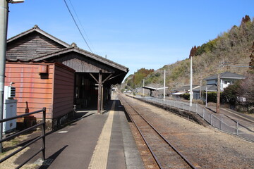 Fototapeta na wymiar jr九州肥薩線の大隅横川駅のプラットホーム風景