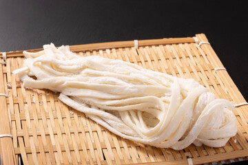本生うどん（手揉み麺）　