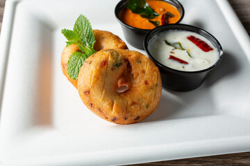 A closeup view of a plate of medhu vadai.