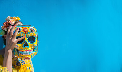 Colorful Day of the Dead Themed Handbag on Blue Background - obrazy, fototapety, plakaty