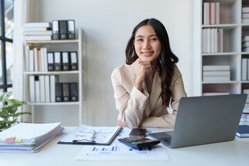 Asian businesswoman working on laptop Online document database, analyzing financial reports Data recording and document management system concepts. Automate actions to manage files efficiently.