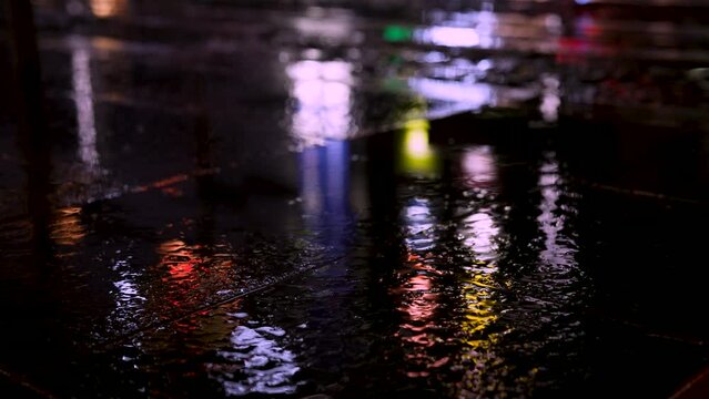 Urban road at night on a rainy day. Puddles, reflections, night, railroad crossing, intersections, etc. 雨の日、夜の都市部の道路。水たまり、リフレクション、夜、踏切、交差点