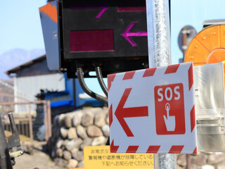 踏切で危険を知らせる