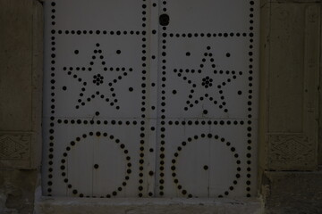 door in the wall arabic style