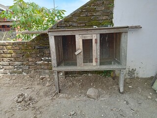A small chicken coop built with rotten wood and iron nets for the chickens to shelter © Irvansyah