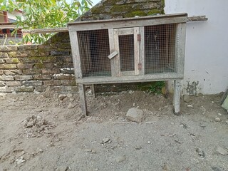 A small chicken coop built with rotten wood and iron nets for the chickens to shelter © Irvansyah