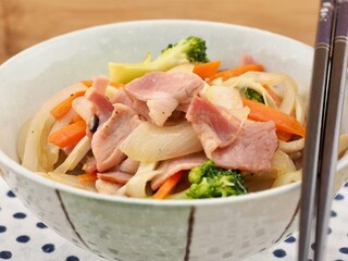 얇게 썬 삼겹살 채소볶음, 베이컨, 요리