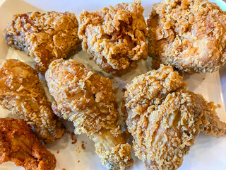 Close up fried chicken on the plate.