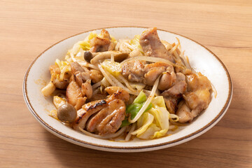 鶏肉の野菜炒め（鶏もも肉　キャベツ　もやし　しめじ）