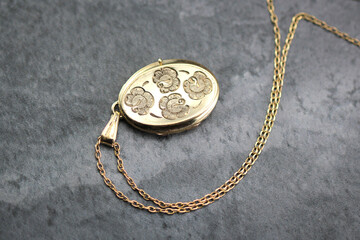 Vintage 1950s 12Ct Rolled Gold Engraved Floral Oval 2 Photo Locket Pendant, 21.2