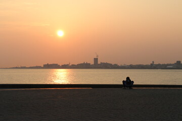 夕日と海