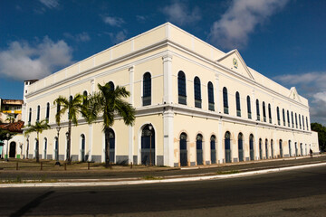 Obraz premium Facade of the colonial building that houses the Casa do Maranhão museum, in the historic center of São Luís MA, northeast of Brazil.