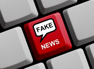 Fake News online - Rote Computer Tastatur