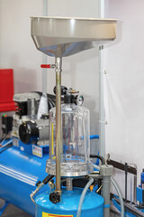 Waste Oil Drainer Collector Device in Garage Service Workshop Equipment