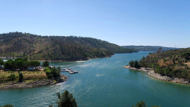 Praia Fluvial Aldeia do Mato: The River Beach of Aldeia do Mato is located in the middle of the dam reservoir of Castelo de Bode, this beach dazzles by the green landscape.