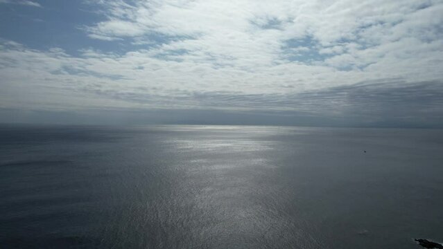 曇り空と海・4Kドローン空撮