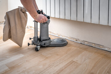 Professional orbital sander for grinding parquet floor in difficult place
