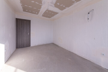 New empty room under construction. Plaster walls. New home. Concrete walls. Interior renovation. - 763320343