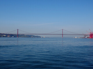 Portugal, ville de Lisbonne, le Tage et le Pont du 25 avril