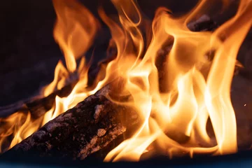 Foto op Canvas 焚き火・薪を燃やす・キャンプ・暖炉イメージ © naka