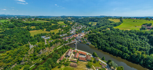 Der Stadtteil Hals im Tal der Ilz im Norden von Passau von oben - obrazy, fototapety, plakaty