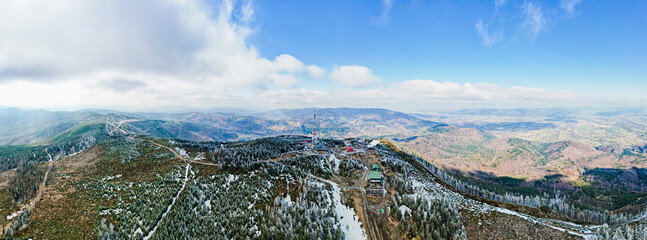 Góry zimą, Skrzyczne najwyższy szczyt w Beskidzie Śląskim na Śląsku w Polsce - obrazy, fototapety, plakaty