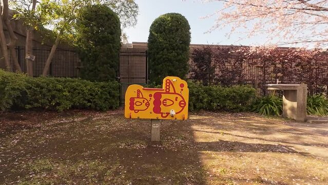 公園のマンボウの遊具と桜（Mambo playground equipment and cherry blossoms in the park）
