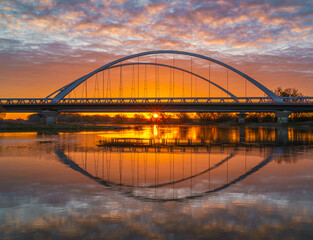 Fototapeta na wymiar Golden hour sunrise at the bridge 