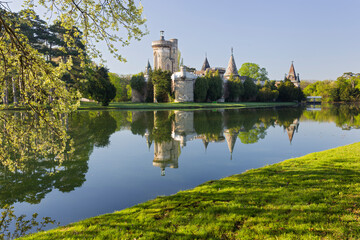 Fototapeta na wymiar Franzensburg, Schlossteich, Laxenburger Park, Laxenburg, Niederösterreich, Österreich