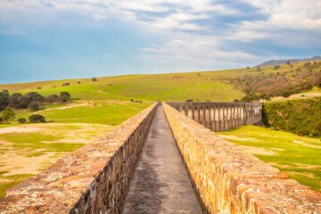 Fototapeta premium Aqueduct between mountains seen from above in arcos del sitio in tepotzotlan state of mexico