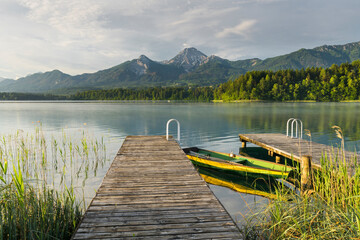 Ruderboot, Steg, Faaker See, Mittagskogel, Kärnten, Österreich