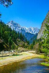 Jiuzhaigou Valley, Aba Qiang and Tibetan Autonomous Prefecture, Sichuan Province - beautiful lakes and mountains under the blue sky © 江乐 陈