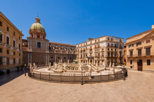 Statues and Fontana Pretoria (Fontana della Vergogna) in Palermo, Sicily, Italy; Sicily, Italy