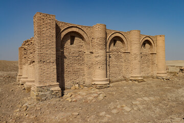 garius temple in the ancient city of uruk was rebuilt in the year 110 , thousands of years after the latest building of the akkadian civilization with blue sky .