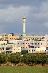 Minarete de una mezquita cerca de Madaba, Jordania