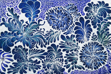 Floral abstraction in delft blue with white background. The dabbing technique near the edges gives a soft focus effect due to the altered surface roughness of the paper. - 763424593