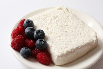 Сottage cheese with berries in a plate