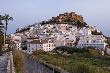 Obraz premium Pueblo y castillo de Salobreña, en la provincia de Granada, Andalucía, España