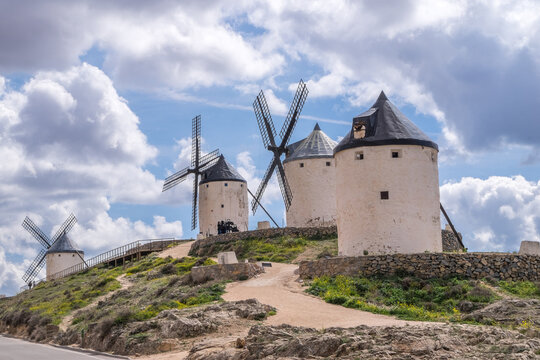 Molinos de viento de Consuegra en la provincia de Toledo, Castilla-La Mancha, Espa&ntilde;a

