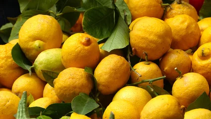 Tuinposter Sicilian lemons for sale in the market.  Palermo © Wildwatertv