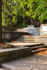 Naklejka premium Granite steps in the rays of the autumn sun. Beautiful sunny landscape.