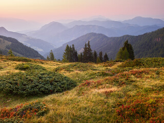 Blick von der Kapelleralm in die Gailtaler Alpen, Goldeck, Kärnten, Österreich