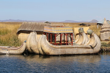 The floating islands of the Uros on Lake Titicaca, Peru - obrazy, fototapety, plakaty