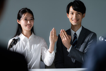 結婚会見、婚約報告、記者会見、報道