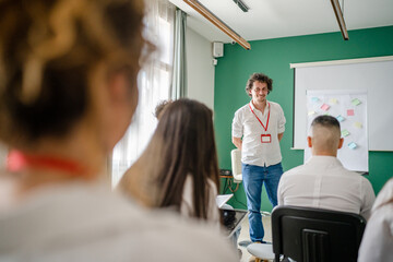 Obraz premium coach training speak explain question to group of employees at seminar