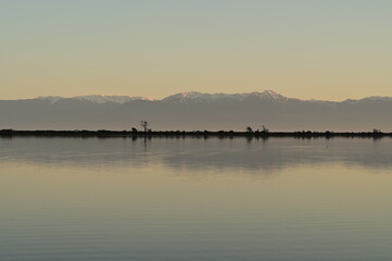 Fototapeta premium Peaceful sunset scenery over pacific Ocean, Vancouver Island, BC, Canada