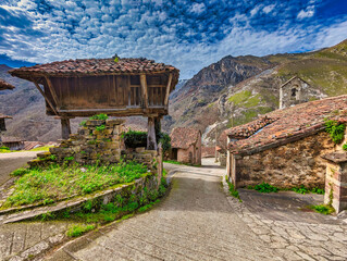 Fototapeta na wymiar Church and horreo, Pigüeña village, Somiedo Natural Park and Biosphere Reserve, Asturias, Spain