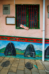 House facade with sign with the inscription "minutes" in Spanish in Guatape, Colombia