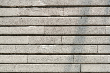muro de cemento dividido por bloques y líneas regulares